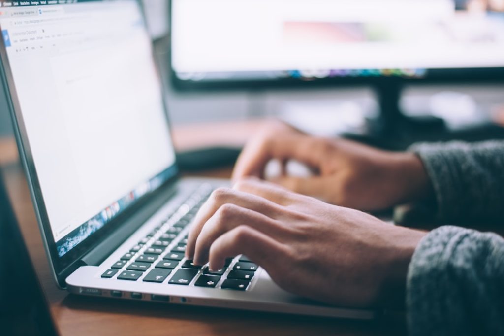 How to Pitch Guest Posts to Finance Website Owners: A Step-by-Step Guide for SEO Professionals — Photo by Glenn Carstens-Peters on Unsplash